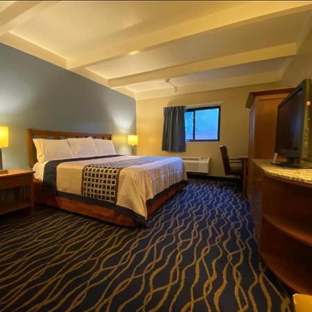 Economy Inn North Randall Extérieur photo