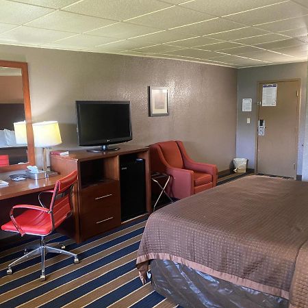 Economy Inn North Randall Extérieur photo