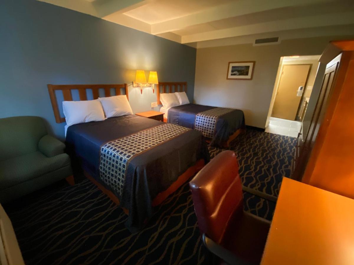 Economy Inn North Randall Extérieur photo