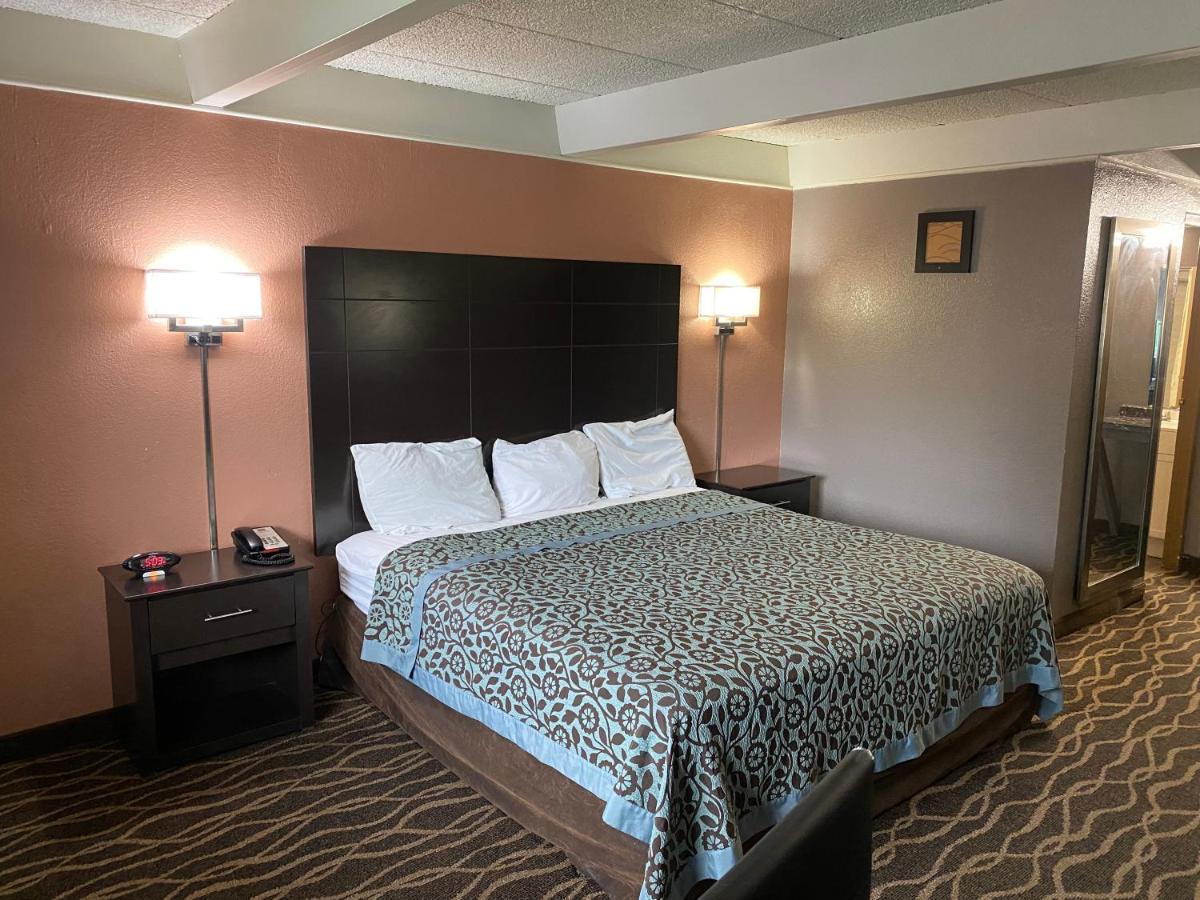 Economy Inn North Randall Extérieur photo