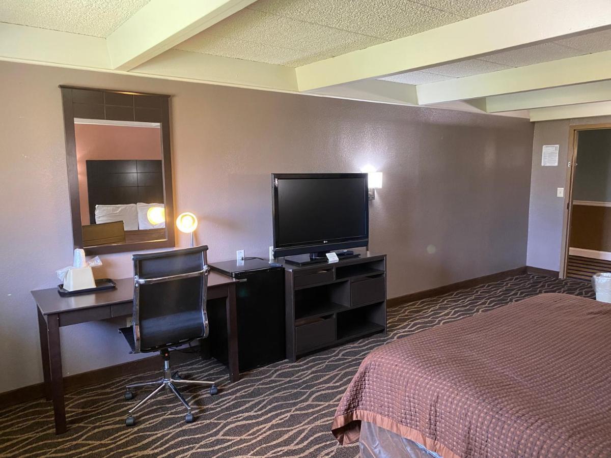 Economy Inn North Randall Extérieur photo
