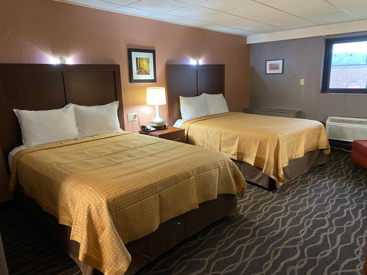 Economy Inn North Randall Extérieur photo