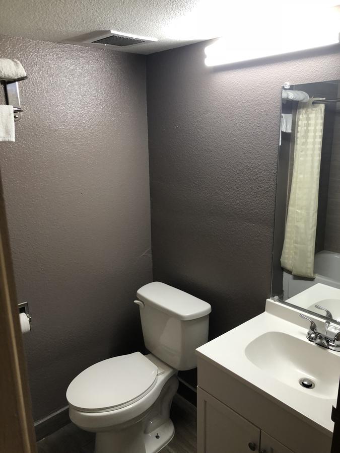 Economy Inn North Randall Extérieur photo