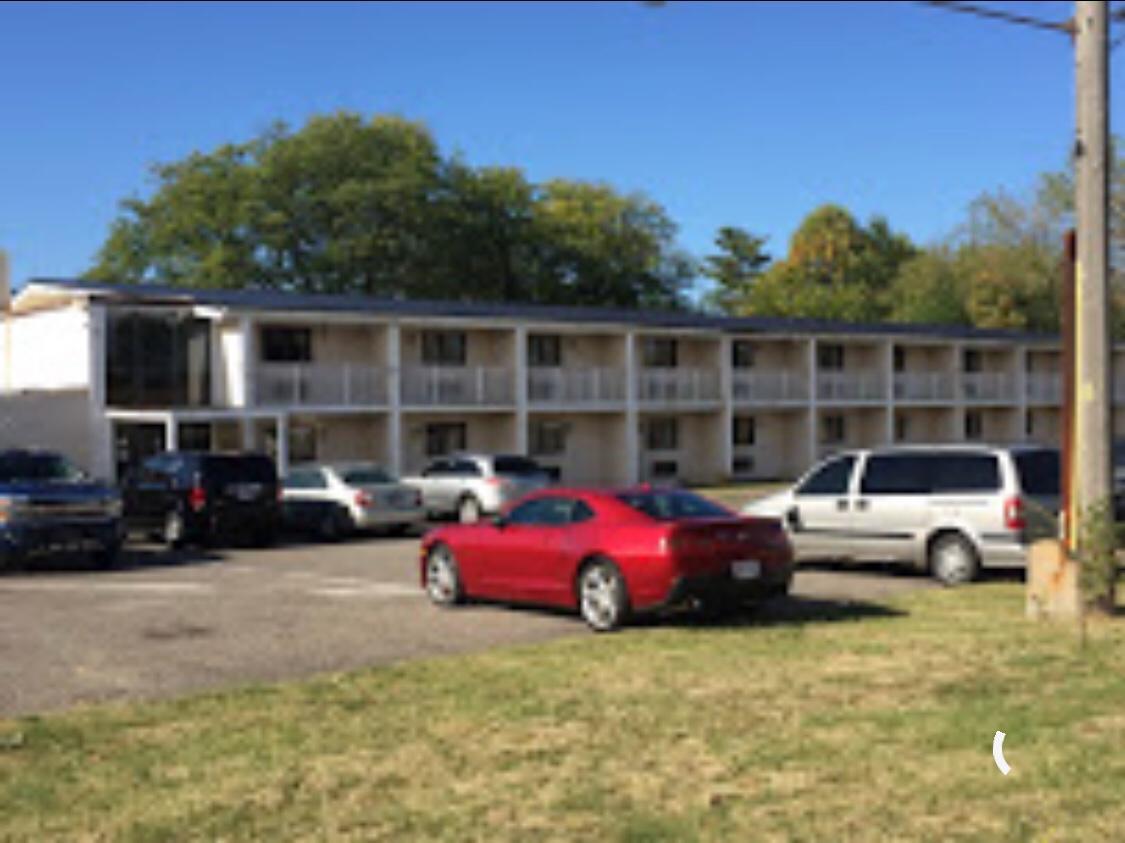 Economy Inn North Randall Extérieur photo