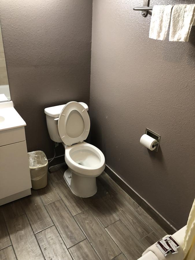 Economy Inn North Randall Extérieur photo
